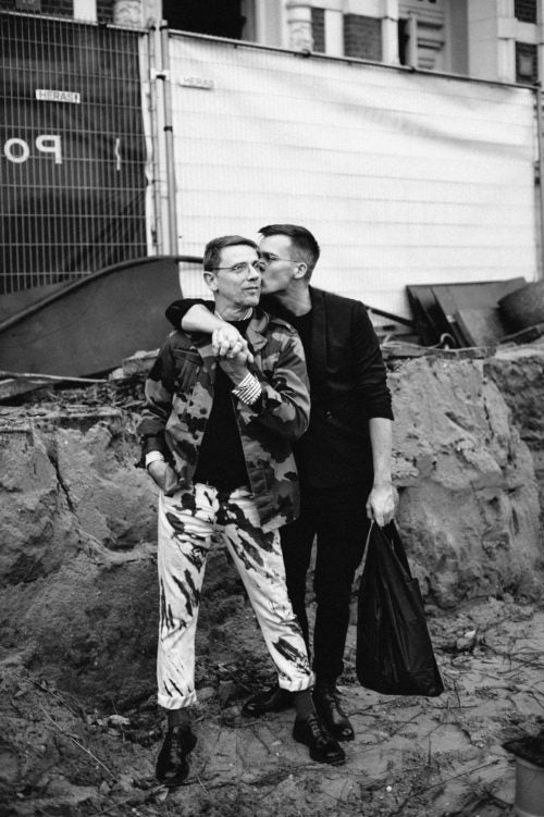 Black & White: collections of bags and songs