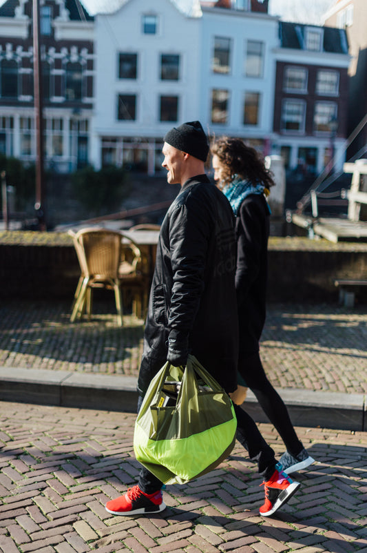 Inside The New Shopping Bag – Maya Roest & Mischa van Leeuwen