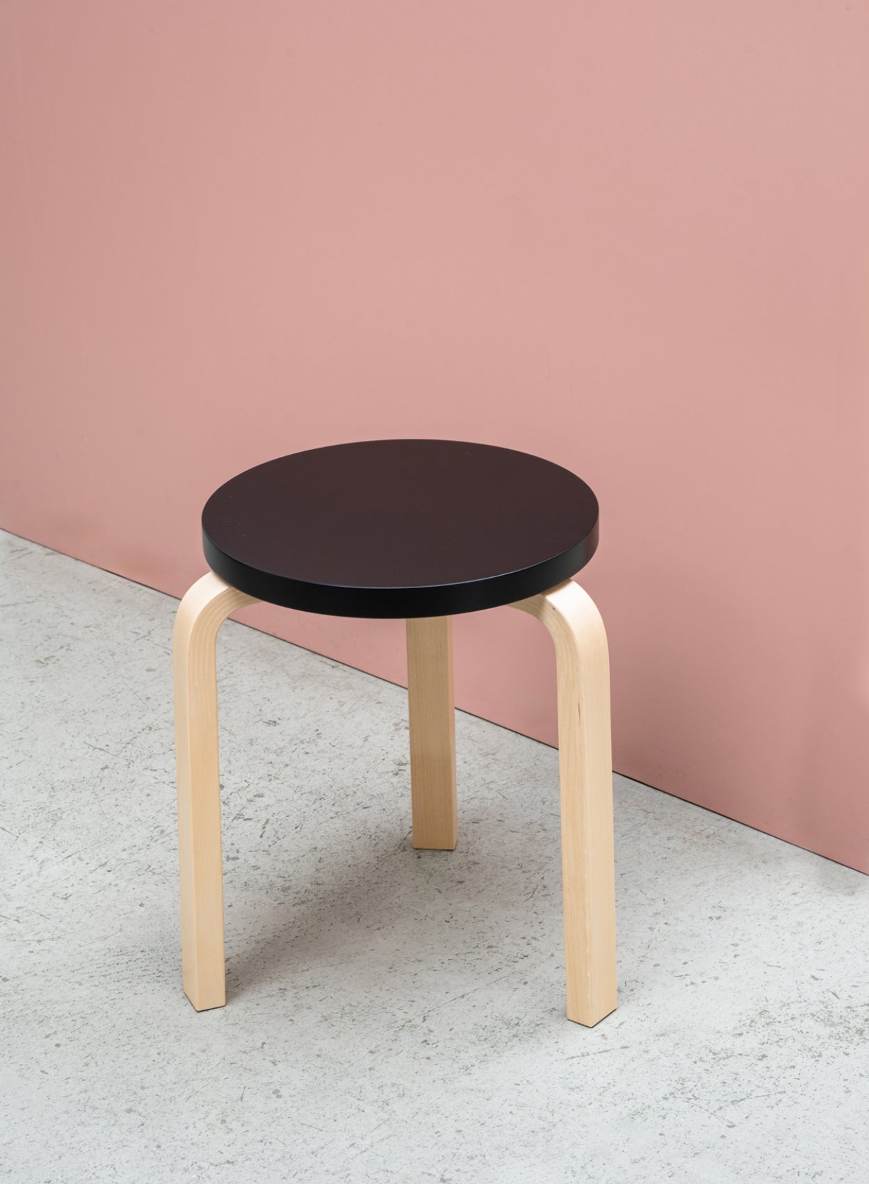 Stool 60, legs birch, seat black -Artek