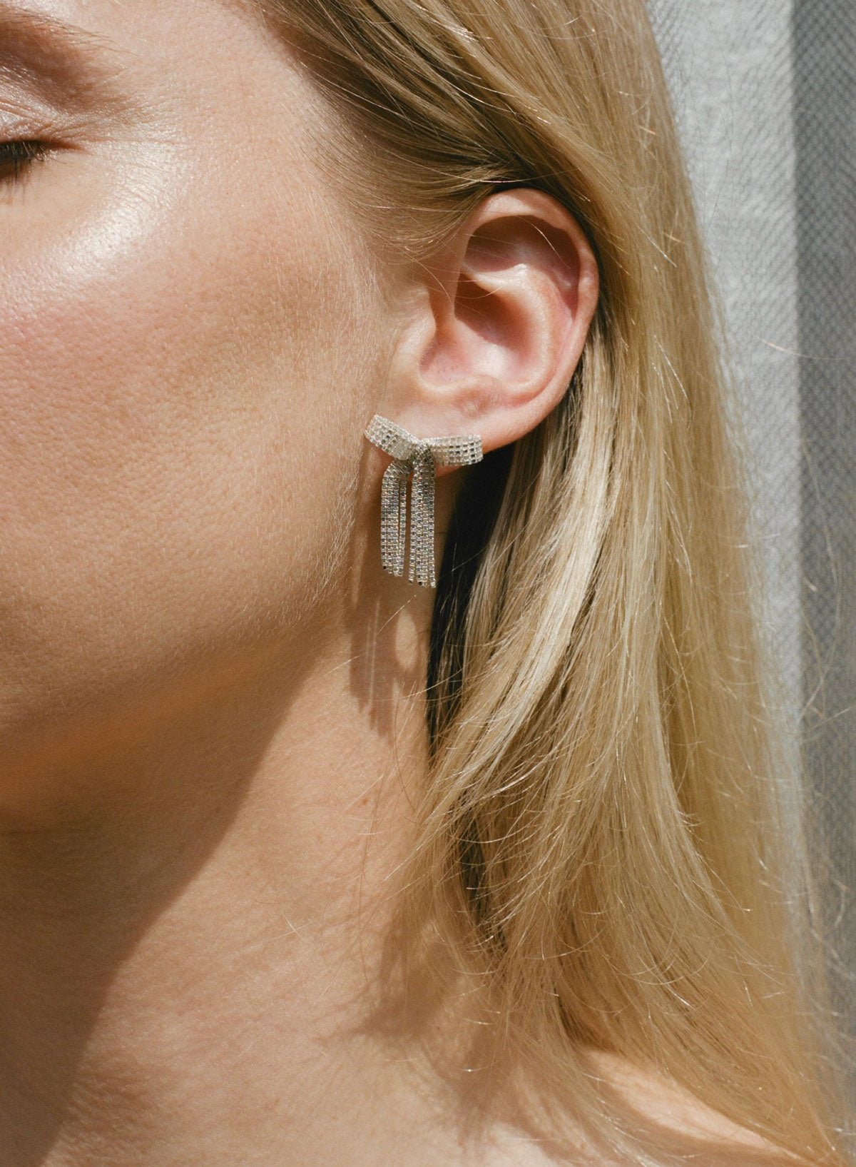 Earrings, Ribbon-bon Silver, Short - Martine Viergever