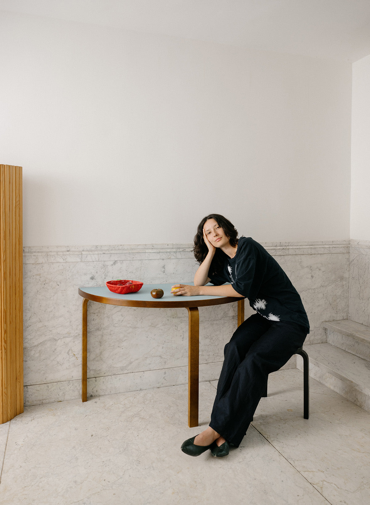 Tafel 95, Halfrond, FORM Poten Walnoot - Top Linoleum Aqua Vert, 120x60 - Artek