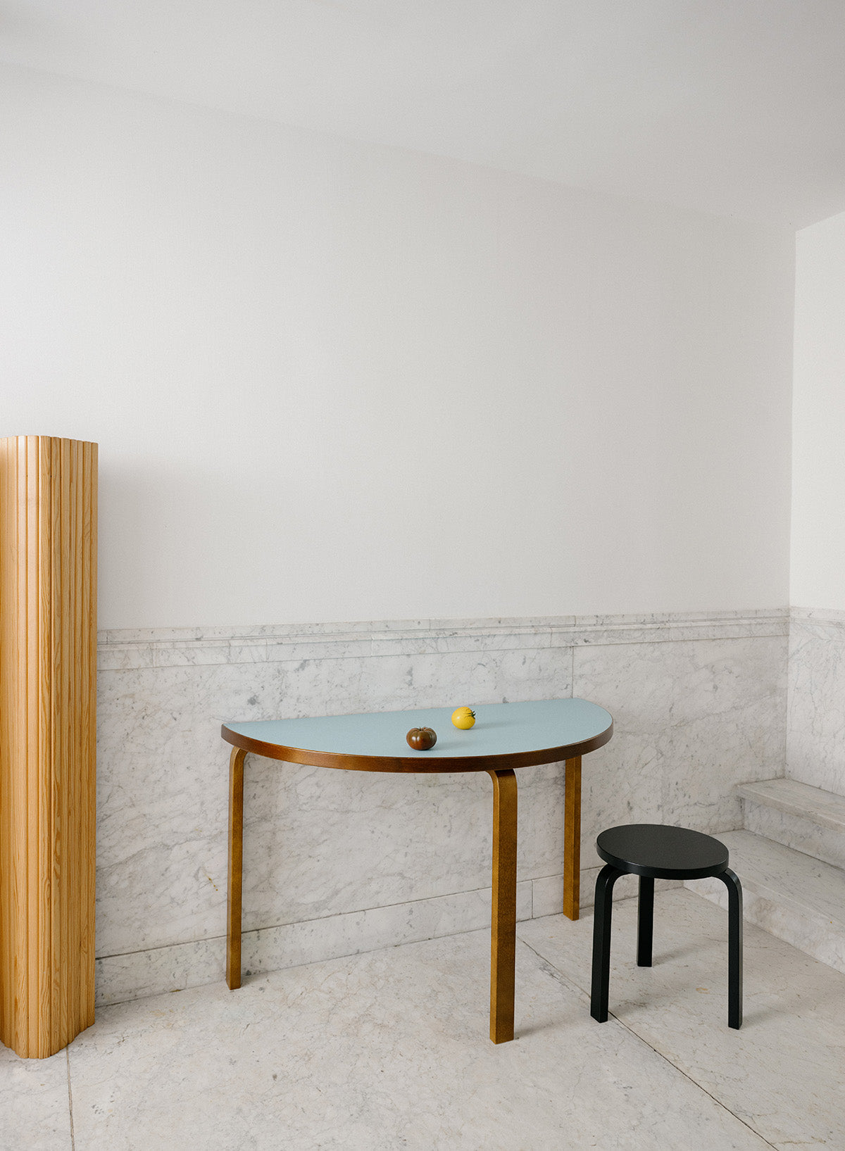 Tafel 95, Halfrond, FORM Poten Walnoot - Top Linoleum Aqua Vert, 120x60 - Artek