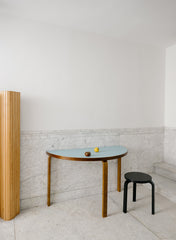 Tafel 95, Halfrond, FORM Poten Walnoot - Top Linoleum Aqua Vert, 120x60 - Artek