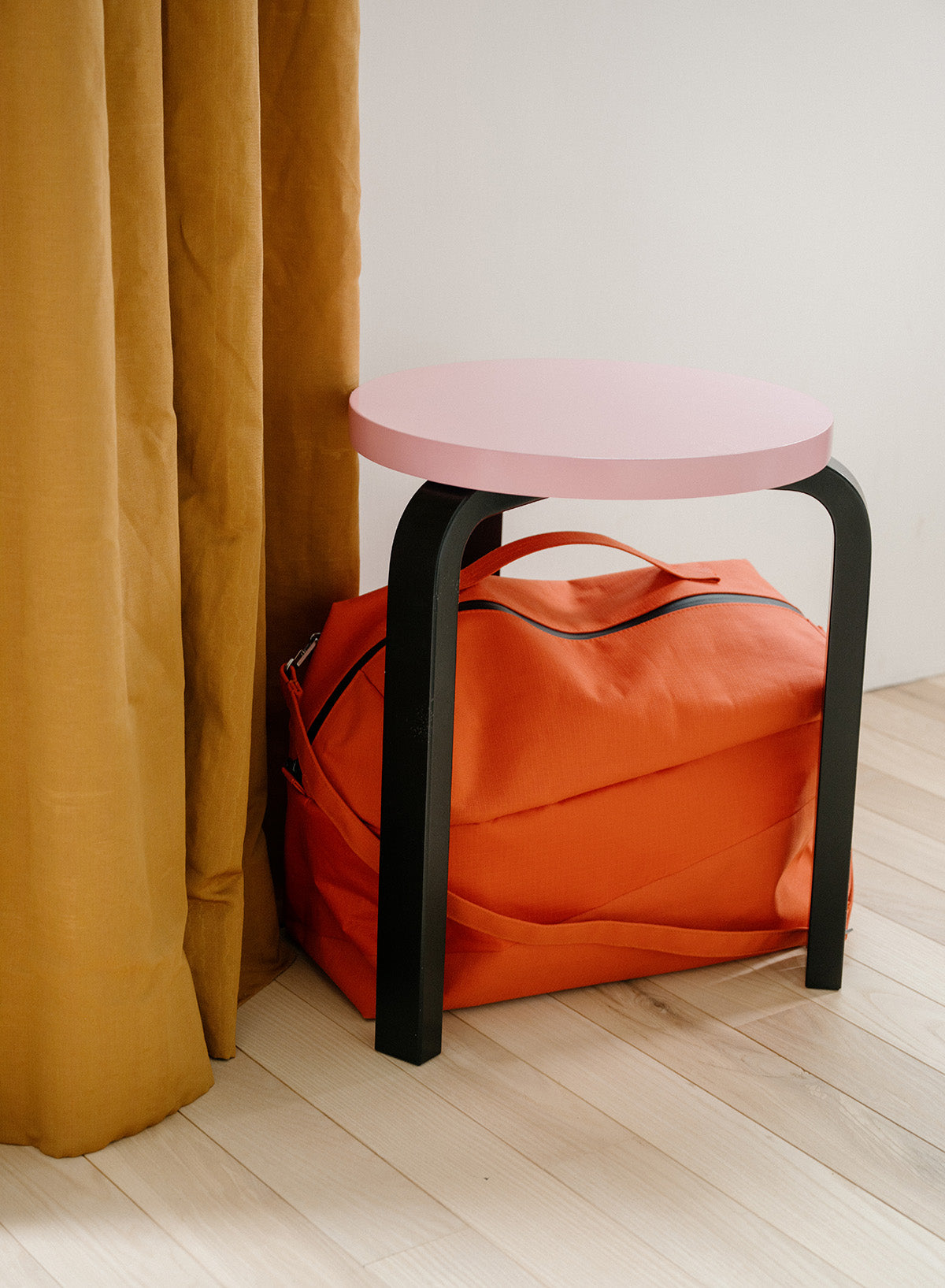 Stool 60, Legs Black, Seat Aino - Artek