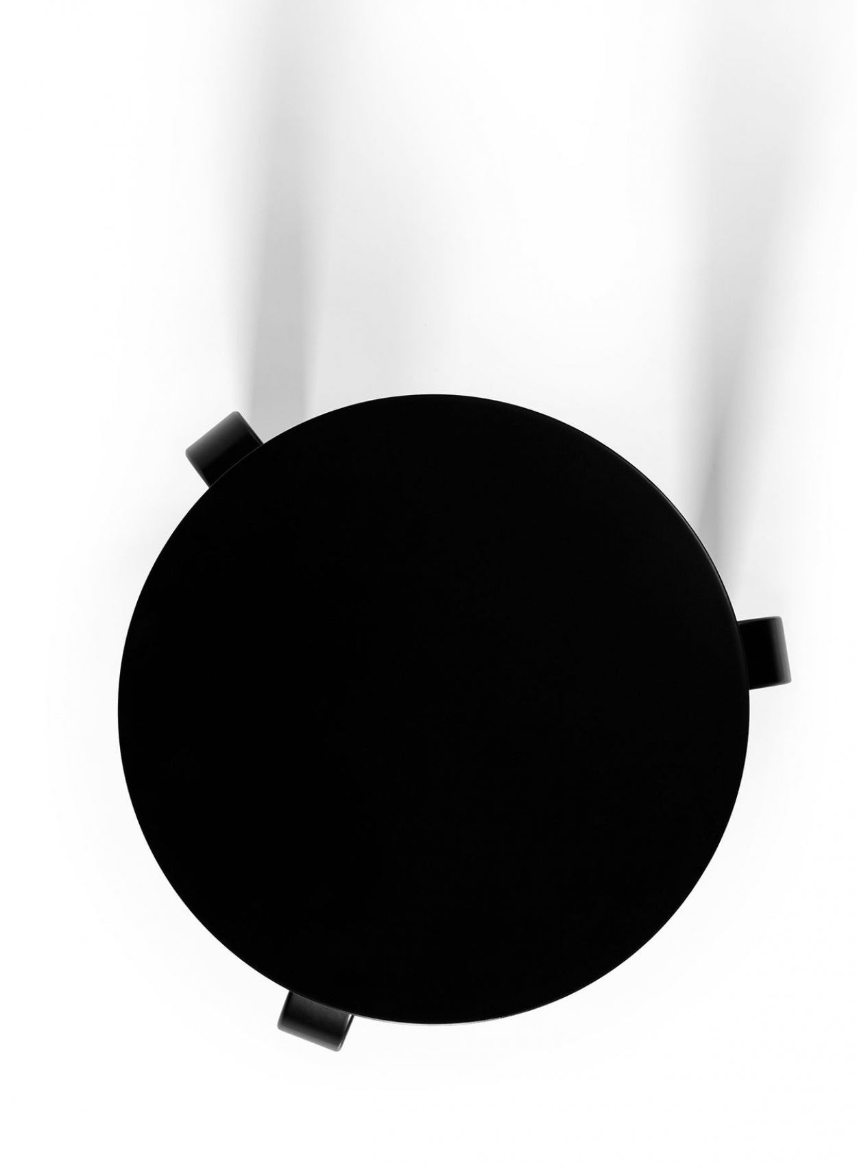 Kruk 60, poten zwart, zitting zwart - Artek