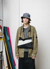 The New Pouch Black & Cloud Large