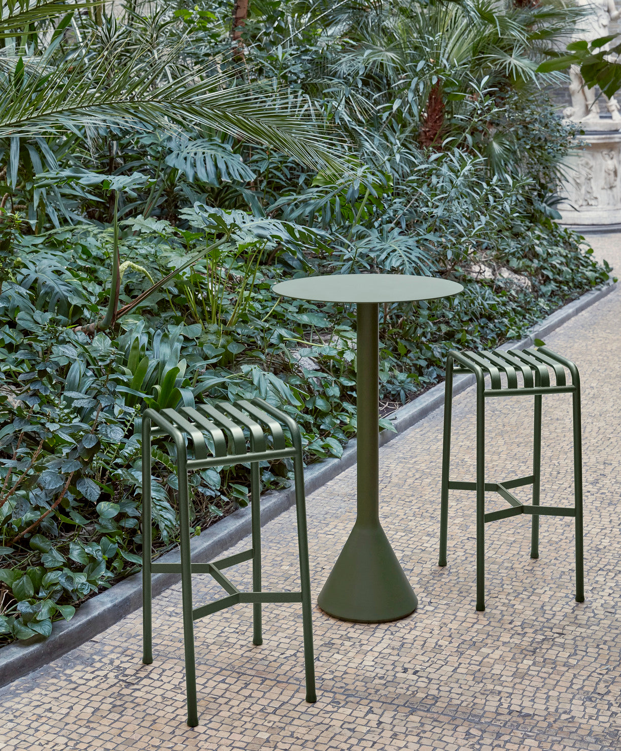 Palissade Bar Stool, Iron Red - HAY