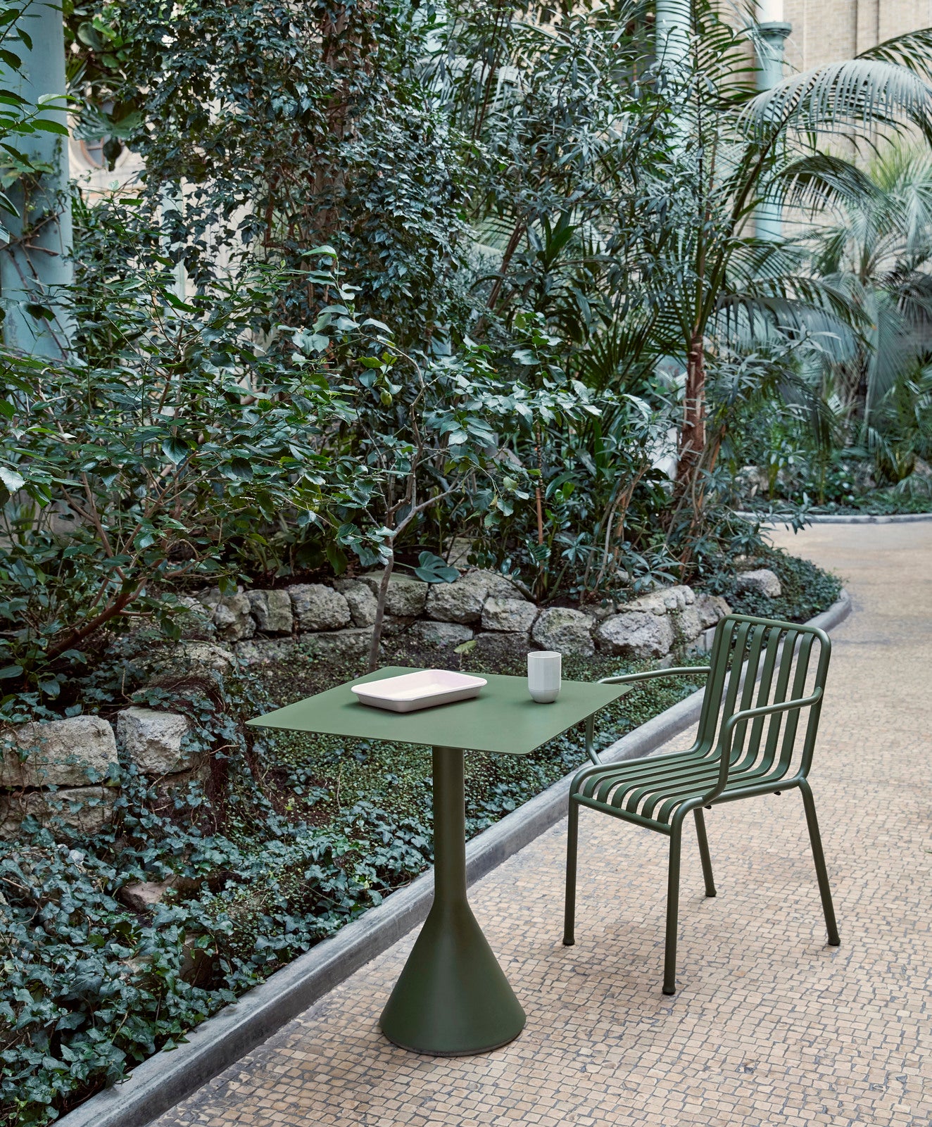 Palissade Cone Table Square 65, Olive - HAY