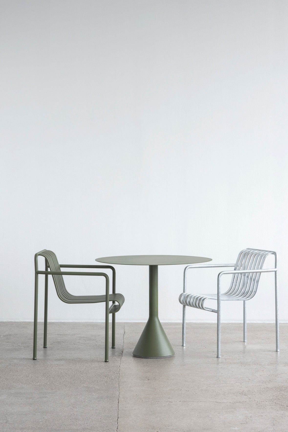 Palissade Cone Table Round 90, Cream White - HAY