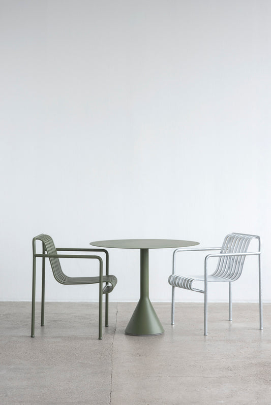 Palissade Cone Table Round 90, Cream White - HAY