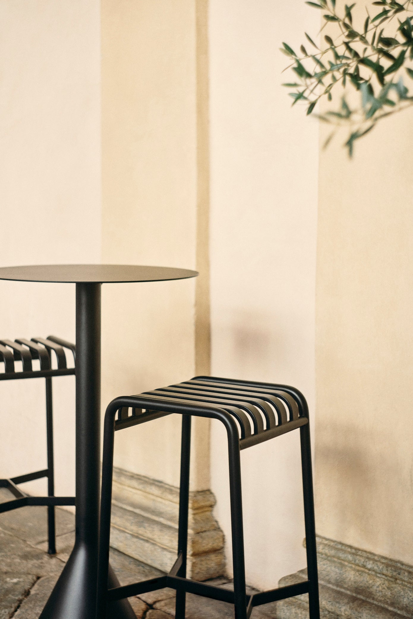 Palissade Bar Stool, Sky Grey - HAY