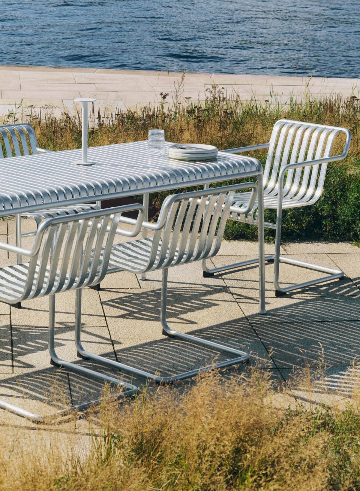 Palissade Table, Galvanised Steel 220 - HAY