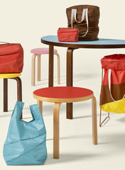 Tafel 90D, poten berkenhout, blad Anni - Artek